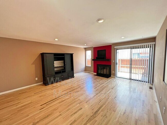 Building Photo - 1050 S Monaco Pkwy