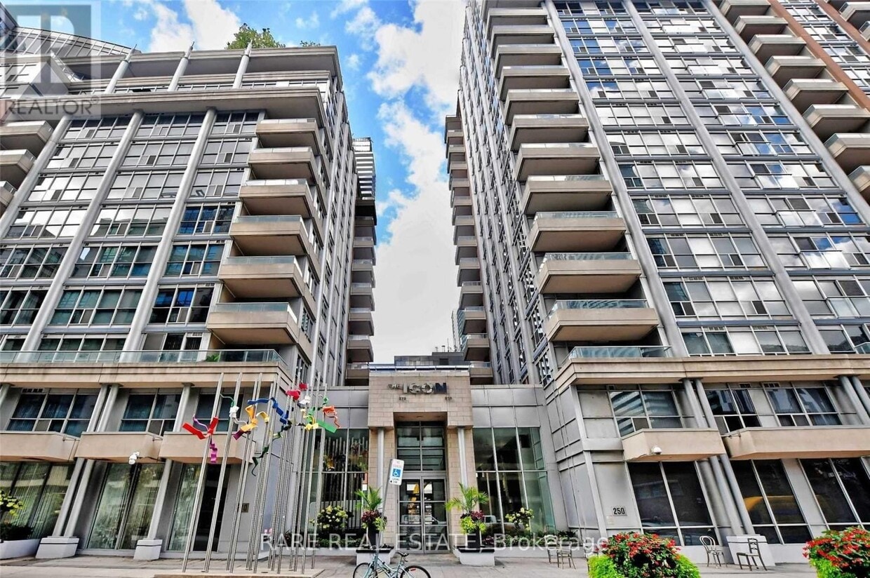 Primary Photo - 250-250 Wellington St W