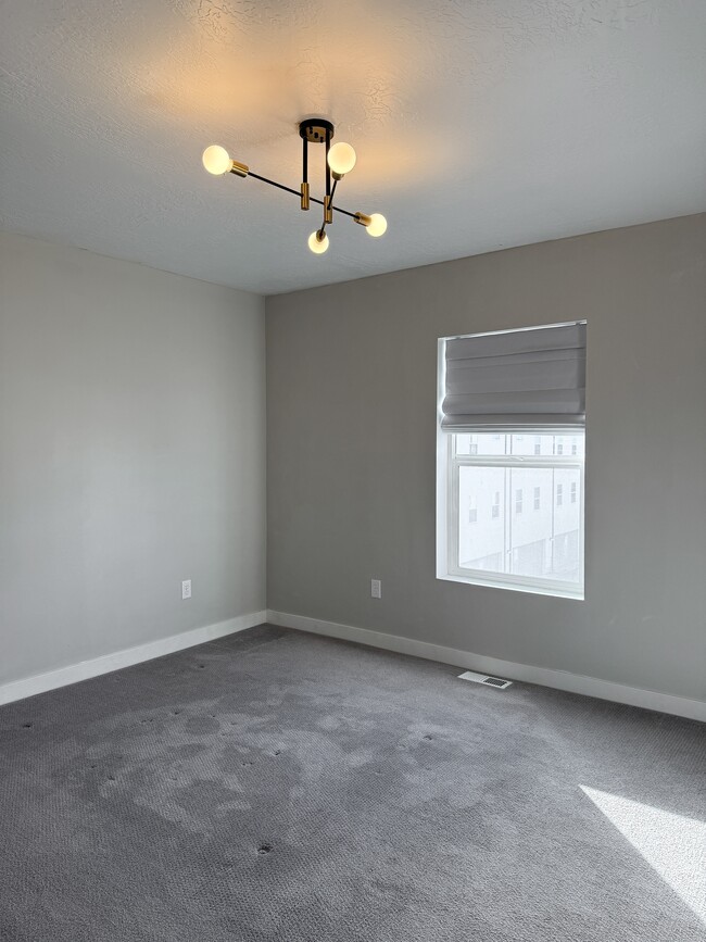 Building Photo - 620 N Orchard Dr