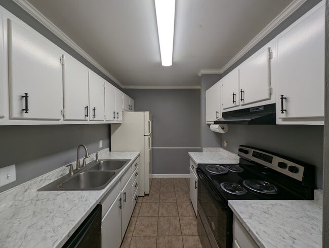 Building Photo - 220 Doucet Rd