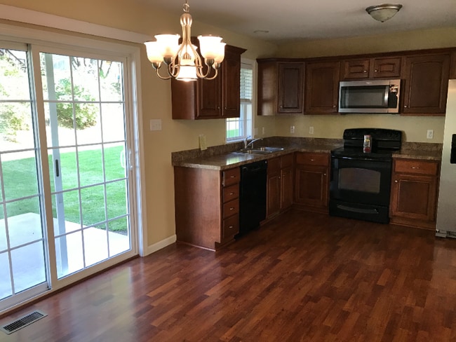 Building Photo - 131 Whisper Ridge Dr