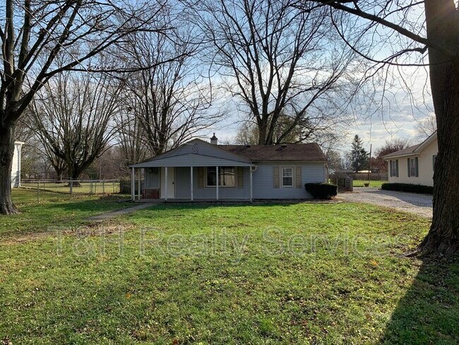 Building Photo - 569 Parker St