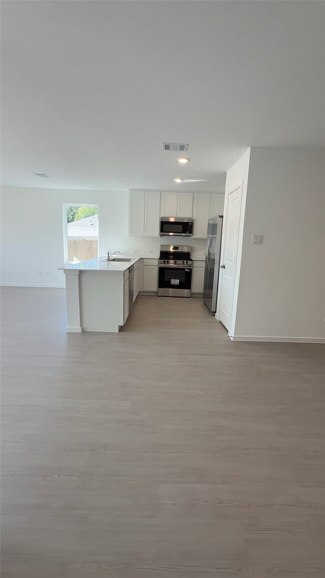 Building Photo - 327 Parkin Ct
