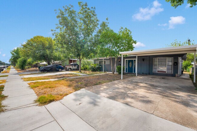 Building Photo - 310 E Hutchins Pl