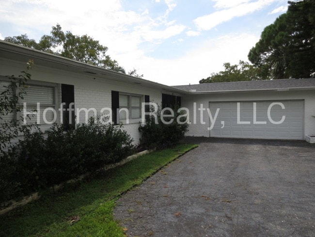 Building Photo - 3907 Versailles Dr