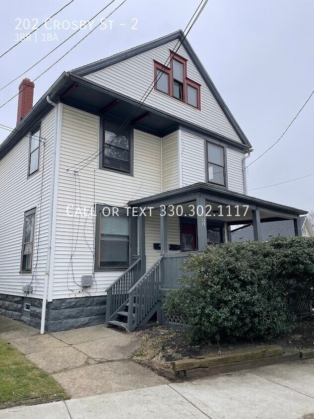 Primary Photo - Three bedroom one bathroom second level ap...