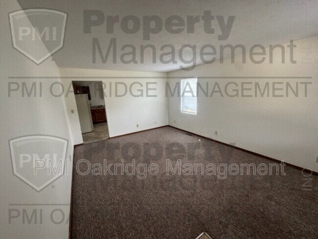 Foto del edificio - 713 Country Side Ln