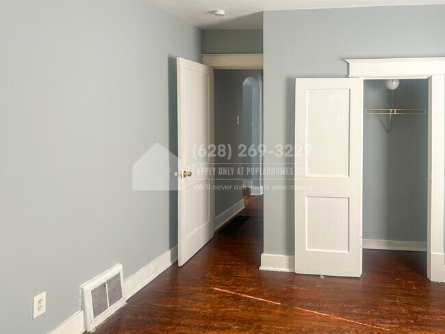 Foto del edificio - 3438 Lucas and Hunt Rd