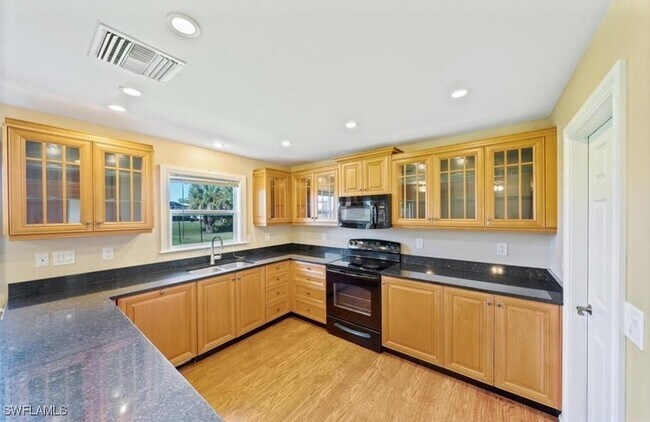 Foto del edificio - 27100 Pine Ave