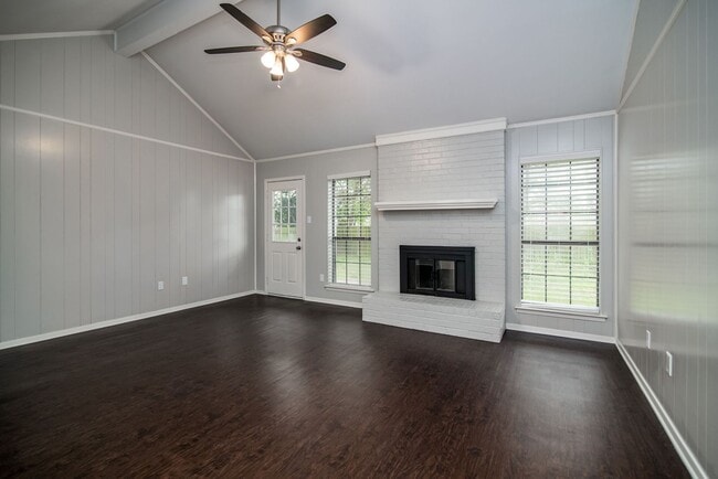 Foto del edificio - Wonderfully Updated Home in Outstanding Ne...