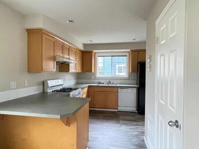 Foto del edificio - Great Townhome For Rent