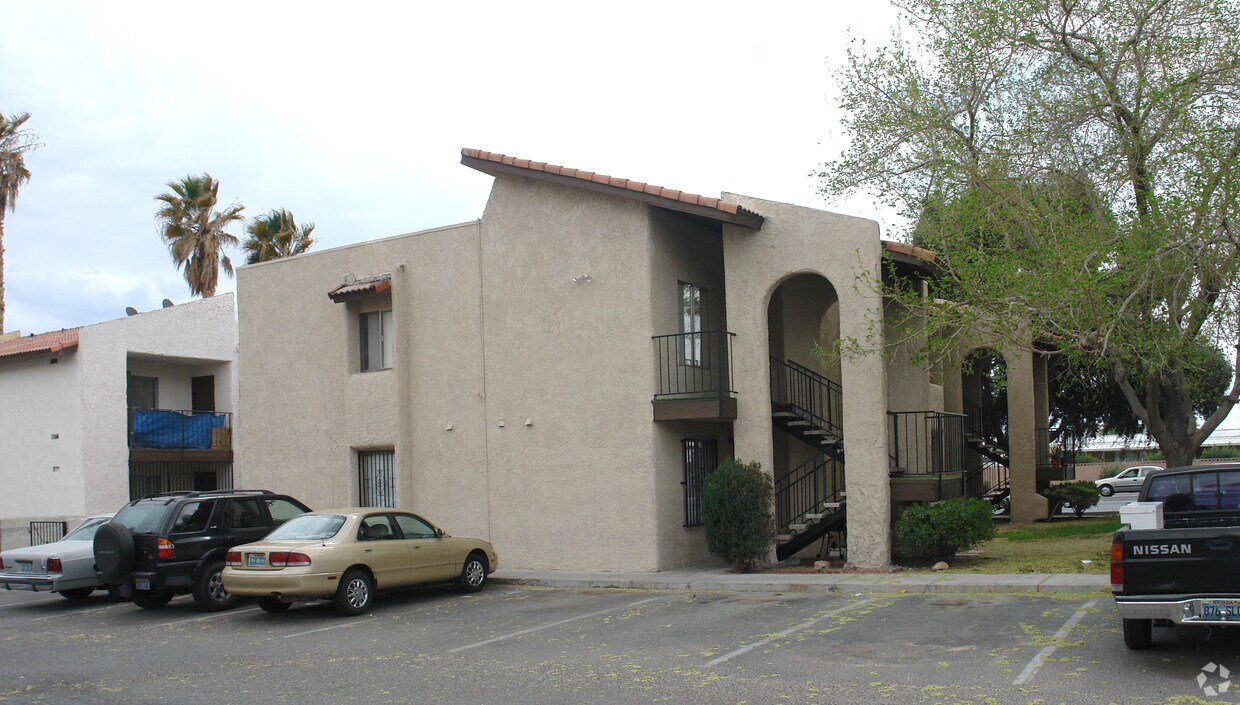 Primary Photo - 4718 W Twain Ave