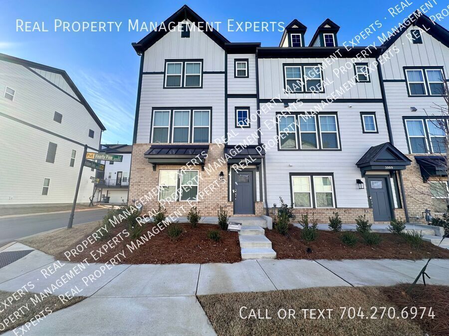 Foto principal - Stunning New Construction Townhouse in Cha...