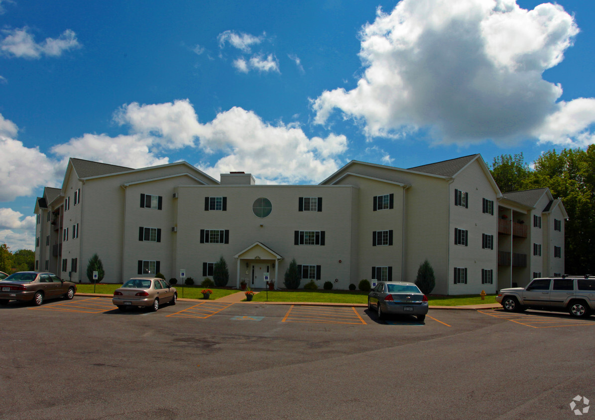 Primary Photo - Snowbird's Landing Apartments