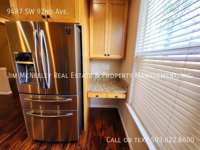 Foto del edificio - Fantastic Town Home across from Washington...