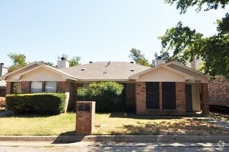 Building Photo - 2325 Miguel Ln