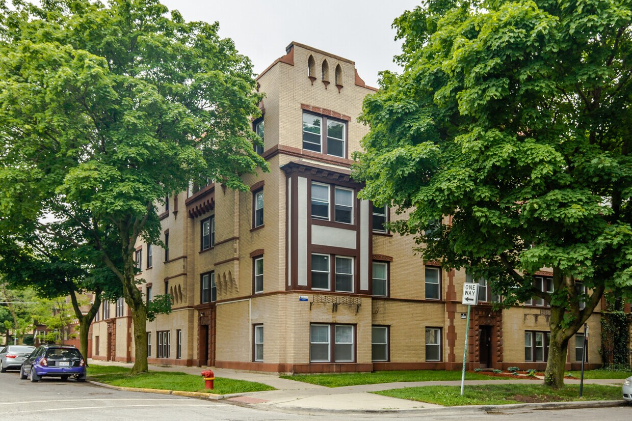 Foto principal - 6750 N Hermitage Ave