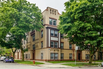 Building Photo - 6750 N Hermitage Ave