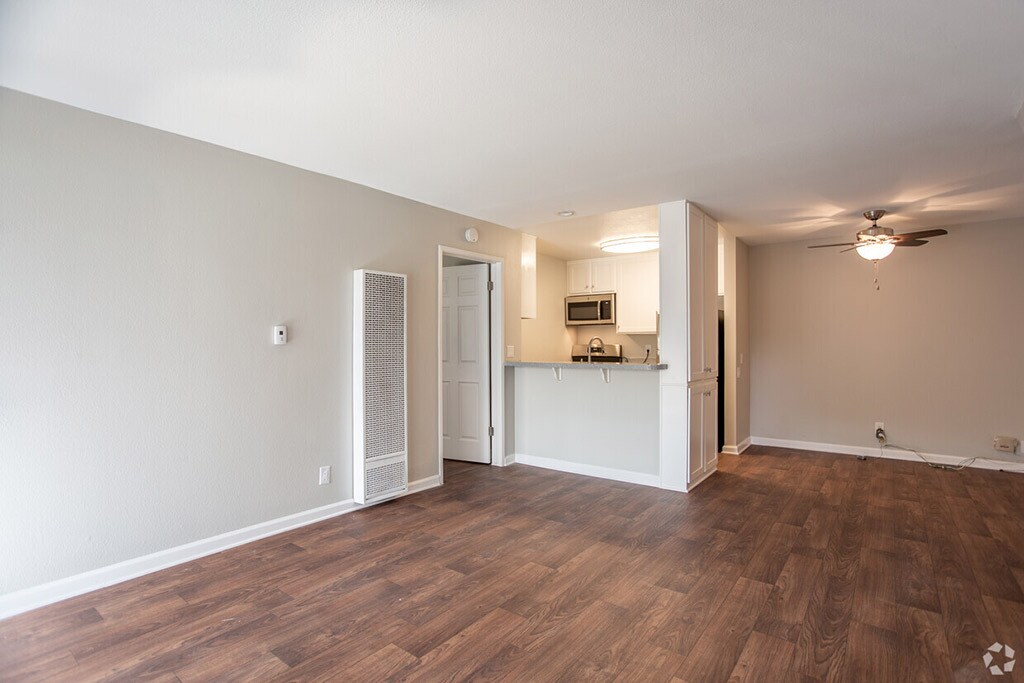 Foto principal - Charter Oaks Apartments