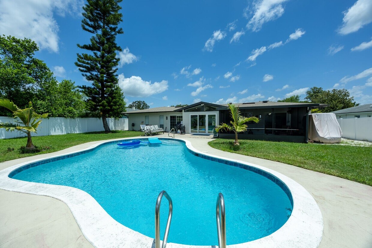 Foto principal - Fully Renovated 4 Bed/ 2.5 Bath Home in Wi...