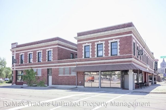 Building Photo - 726 N Main St