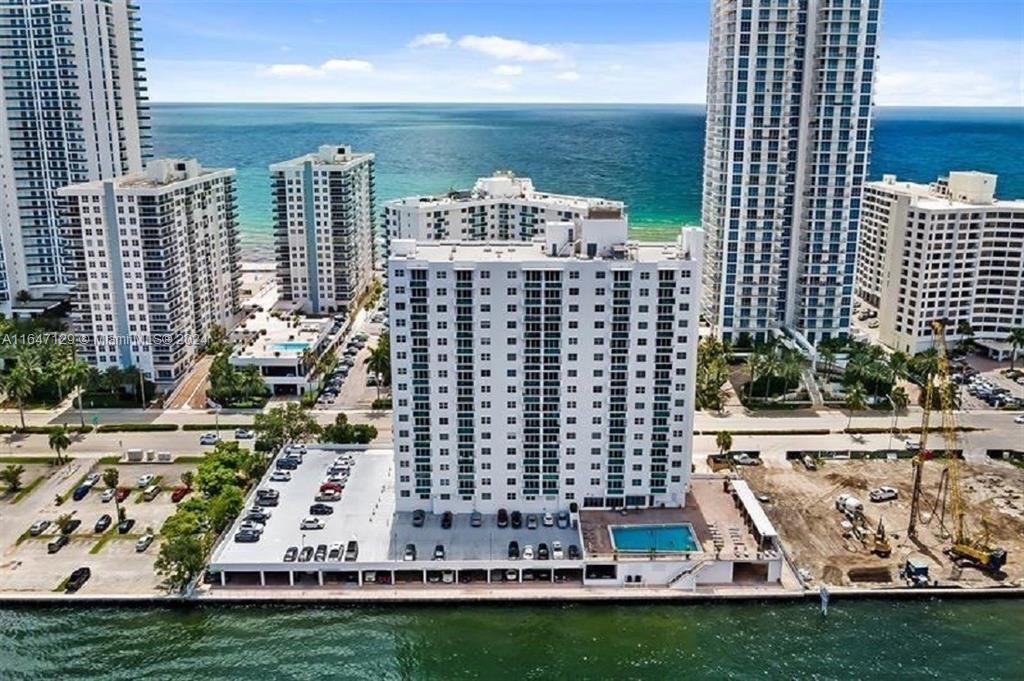 Foto principal - 3000 S Ocean Dr