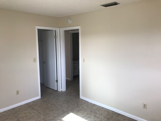 Foto del edificio - RENTAL APPLICATION ACCEPTED 1/5/24