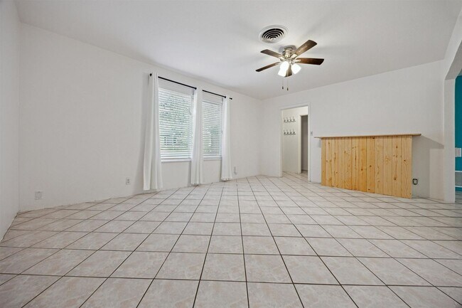 Building Photo - 3BR 2BA Home in East Austin – Near Univers...