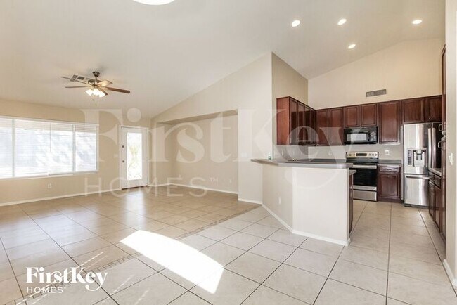 Foto del edificio - 21120 N 82nd Ln