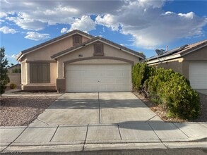 Building Photo - 1070 Ashwood Bay Ave