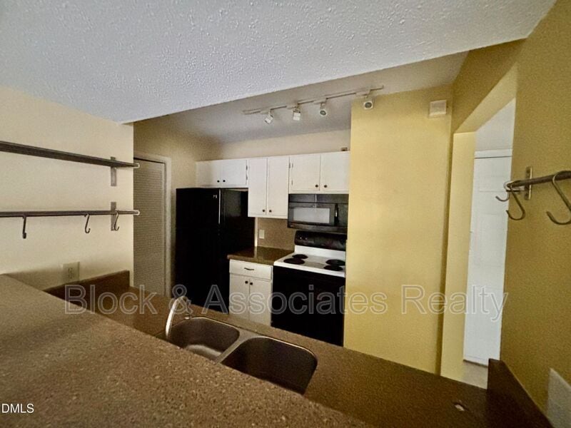 Foto principal - 3704 Chimney Ridge Pl