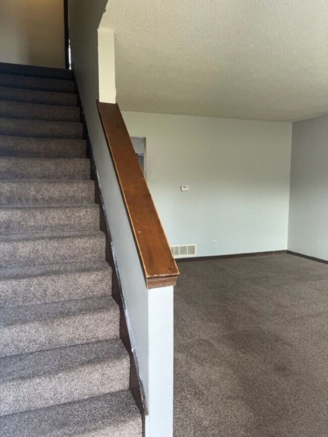 Foto del edificio - Spacious 3 Bed 1.5 Bath With Ample Amount Of Yard Space