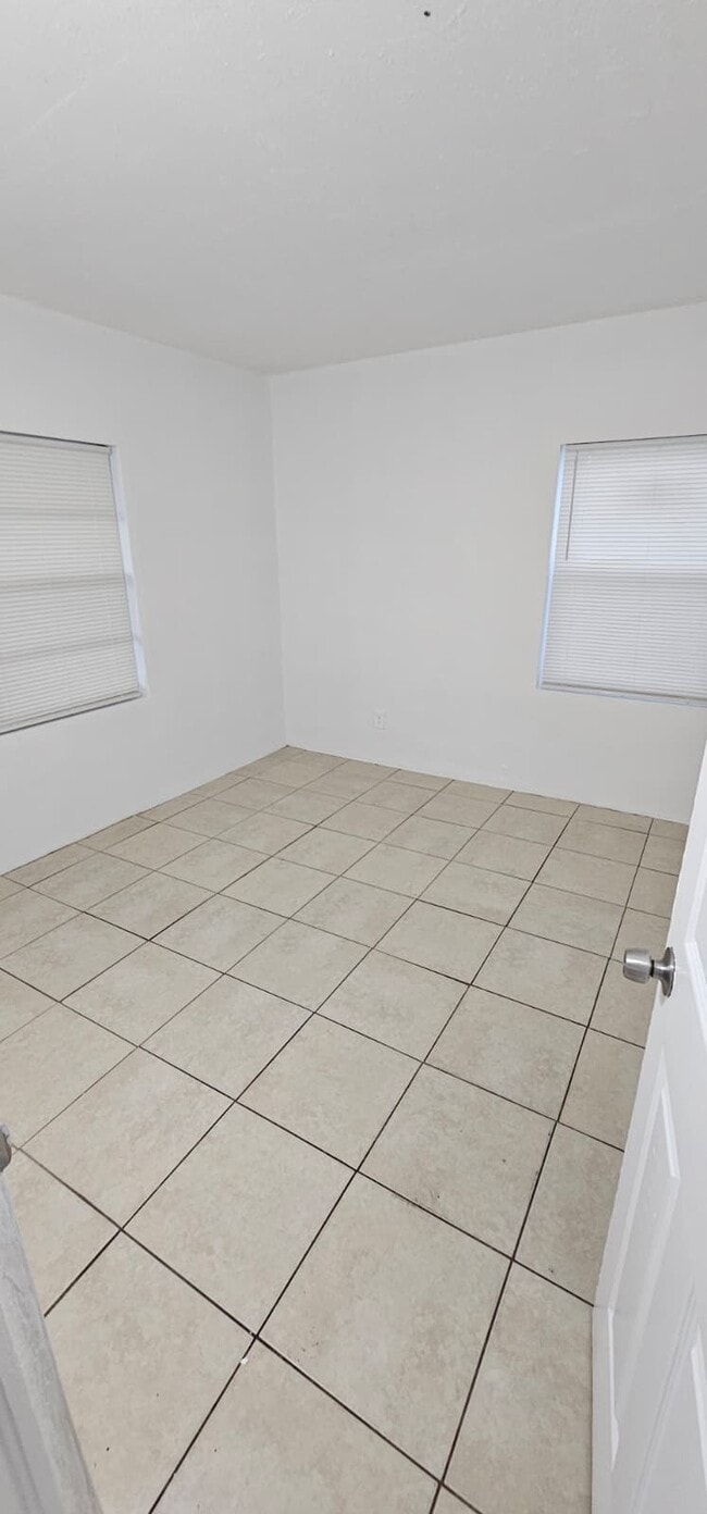 Foto del edificio - 1610 NW 7th Pl