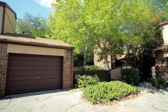 Building Photo - 5 Hidden Cove Cir