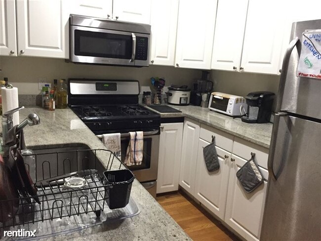 Building Photo - 330 Saint Paul St