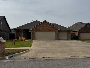 Building Photo - 5708 NW Valor Ave