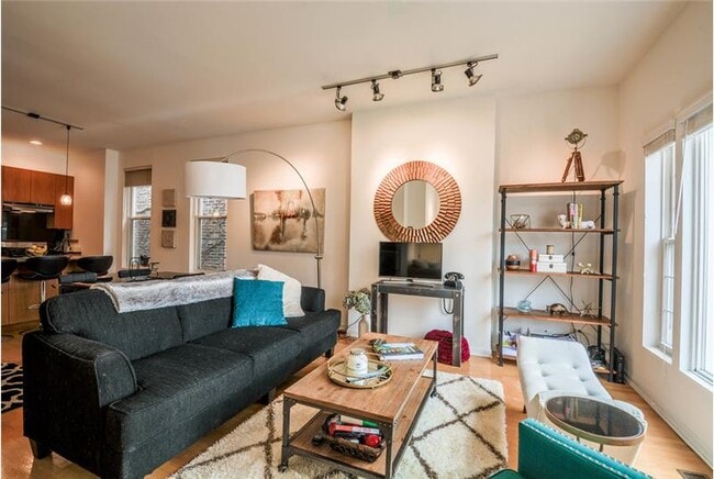 Photo - 1407 N Wicker Park Ave Apartment