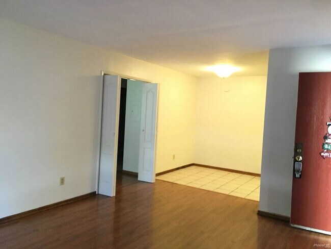 Foto del edificio - 10284 Black Mountain Rd