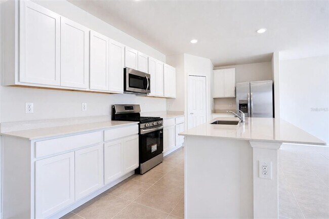 Building Photo - 371 ARTEMIS St