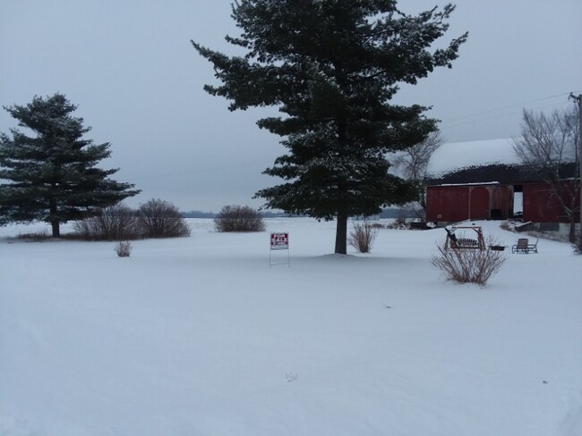 Foto del edificio - 5732 E Grass Lake Rd