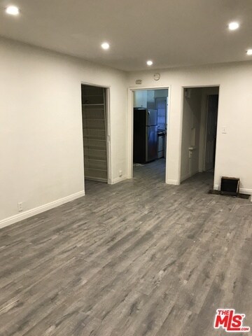 Building Photo - 1250 N Orange Grove Ave