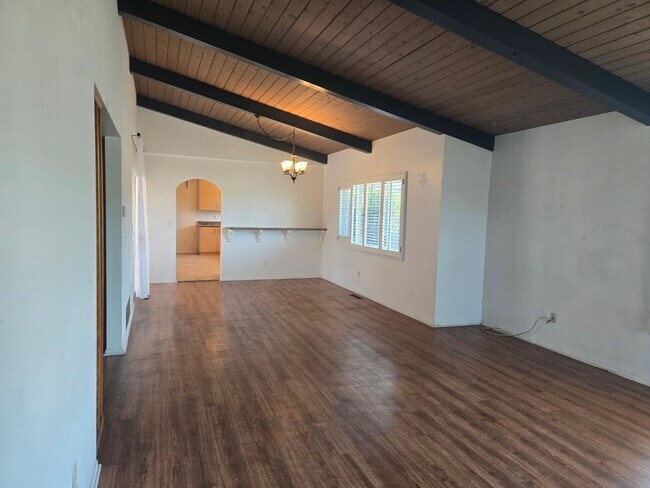 Foto del edificio - SDSU / College Area 6 bedrooms with 4 baths split-level home.