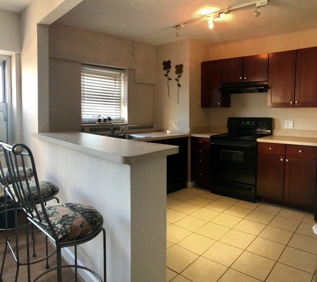Foto del edificio - 4960 N Marine Dr