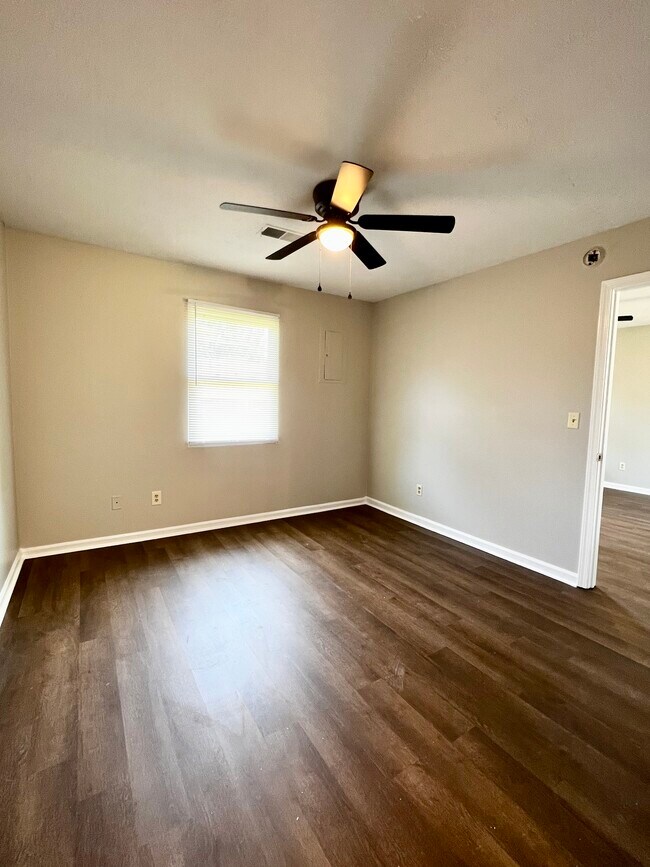 Foto del edificio - 1170 Miller St