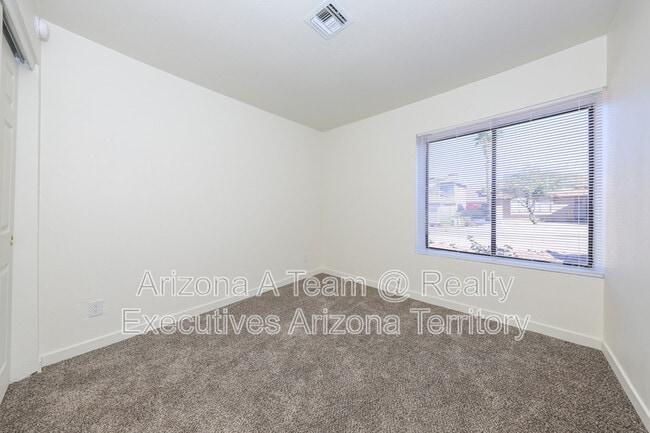 Building Photo - 10140 E Karen Pl