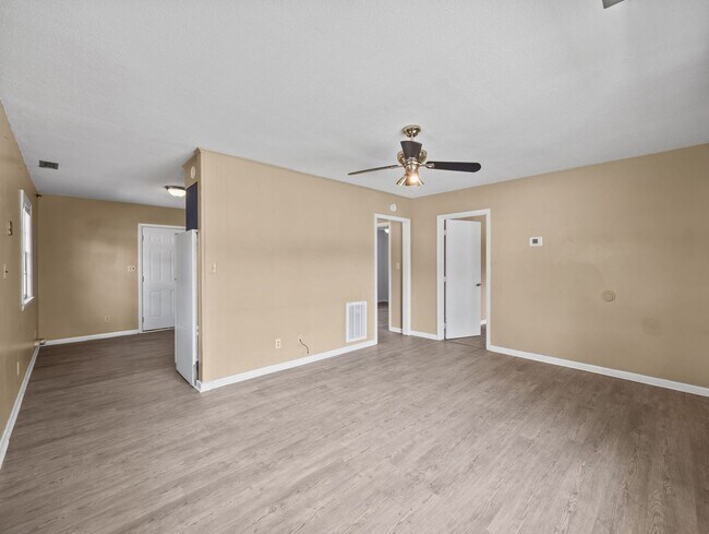 Foto del edificio - Welcome to Lakeview Park!