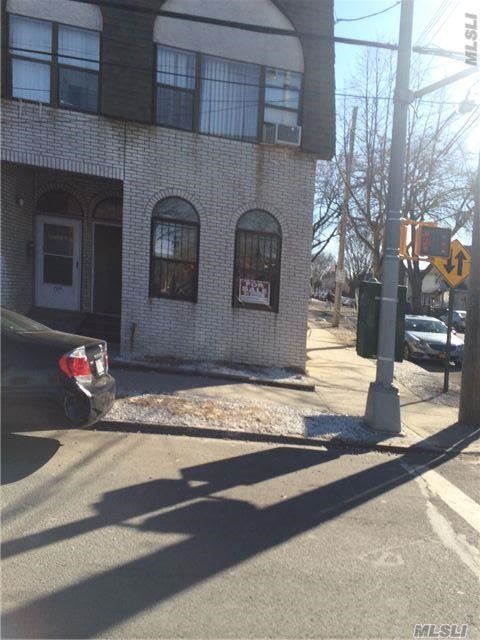 Foto del edificio - 77-19 Parsons Blvd