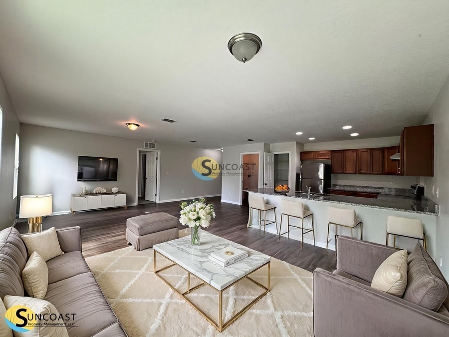 Primary Photo - 8012 Hastings St