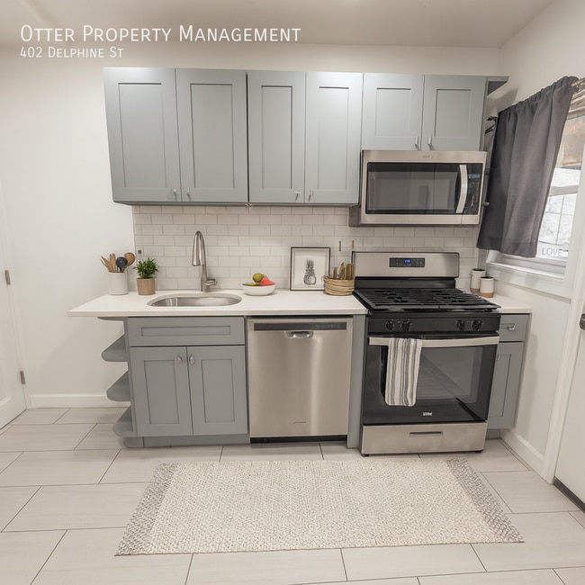 Building Photo - 402 Delphine St