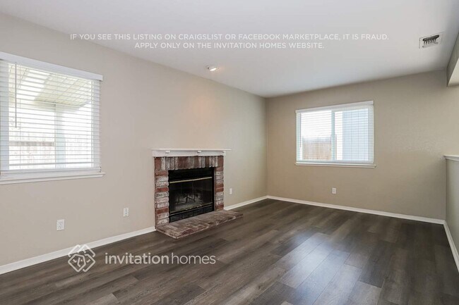 Foto del edificio - 3020 Twin Creeks Ln